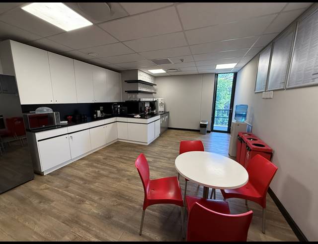 132M² OFFICE TO LET IN MELROSE ESTATE